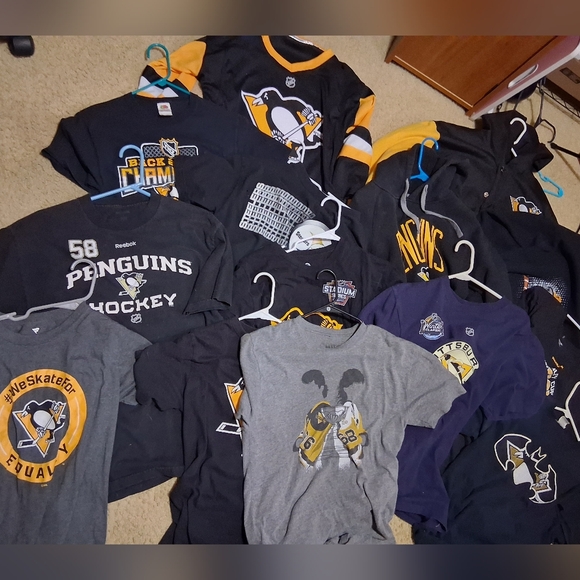 Mens Pittsburgh Penguins Graphic T-Shirt - Black and Gold